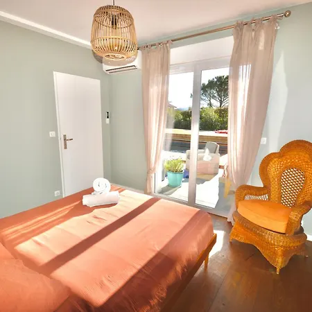 - Maison Contemporaine Avec Piscine * 아르본느