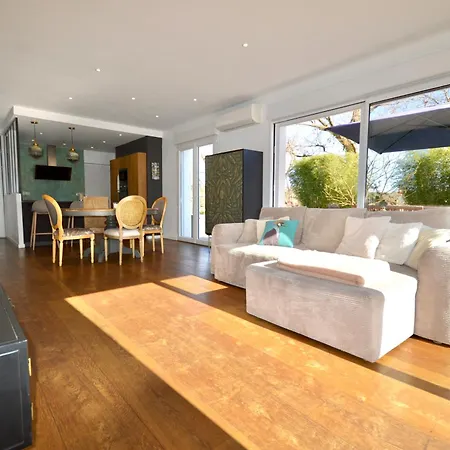 - Maison Contemporaine Avec Piscine 아르본느