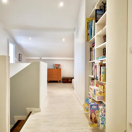 - Maison Contemporaine Avec Piscine 度假居 *