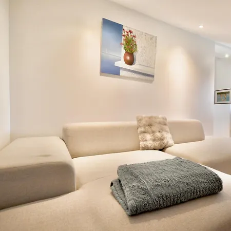 펜션 - Maison Contemporaine Avec Piscine 아르본느