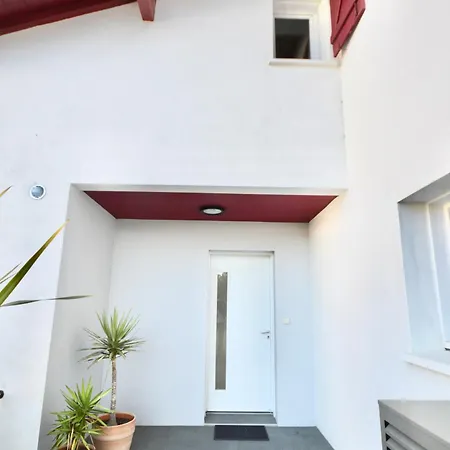 - Maison Contemporaine Avec Piscine 度假居 *